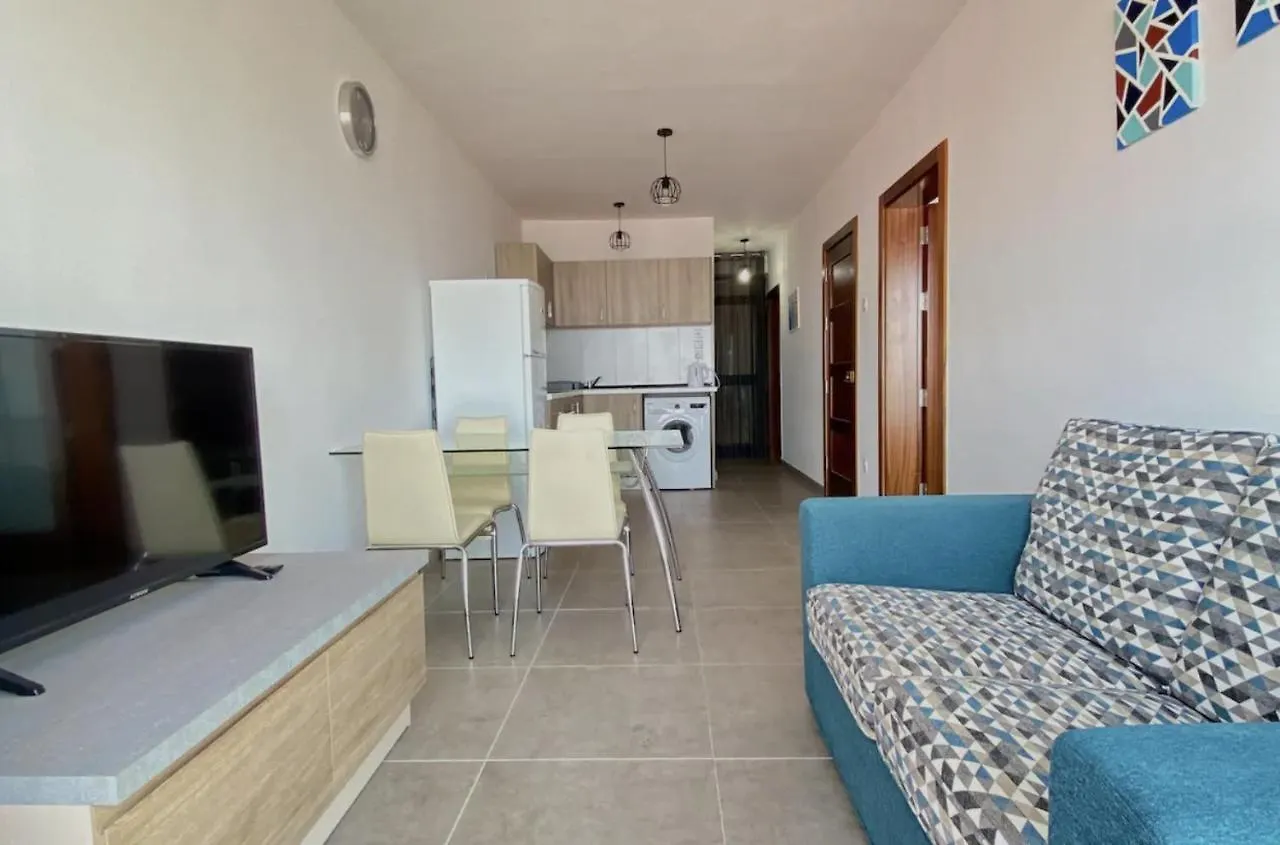 Homestay szállás F1 2 St Julians, Private Room, Bathroom & Living Shared San Ġiljan