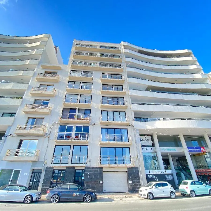 F1 2 St Julians, Private Room, Bathroom & Living Shared سانت جوليان منزل للإقامة